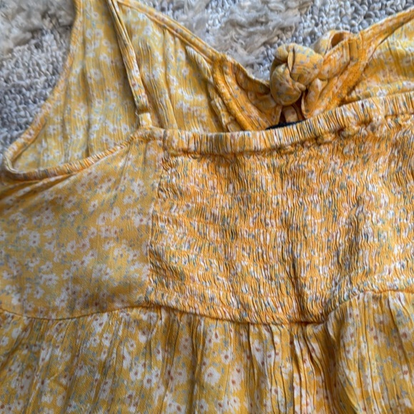 Mint condition Super cute button up, empire waist sundress. Yellow sundress L - Picture 9 of 9